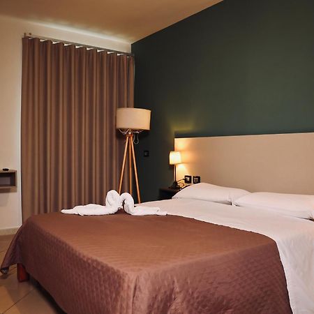 Hotel Futuro Aversa Bagian luar foto