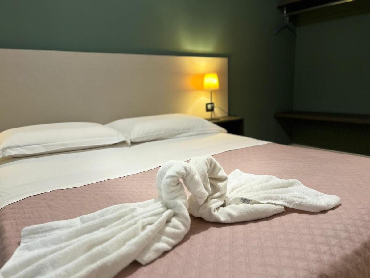 Hotel Futuro Aversa Bagian luar foto
