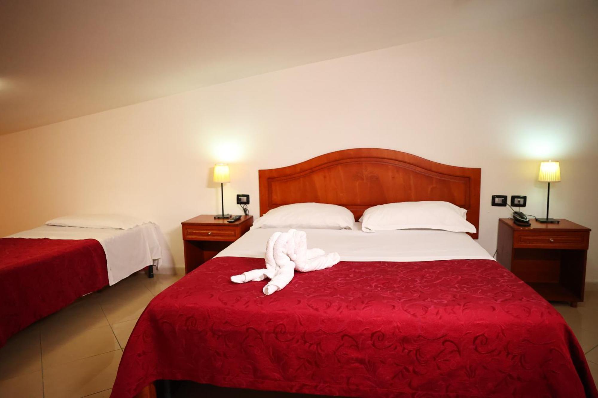 Hotel Futuro Aversa Bagian luar foto