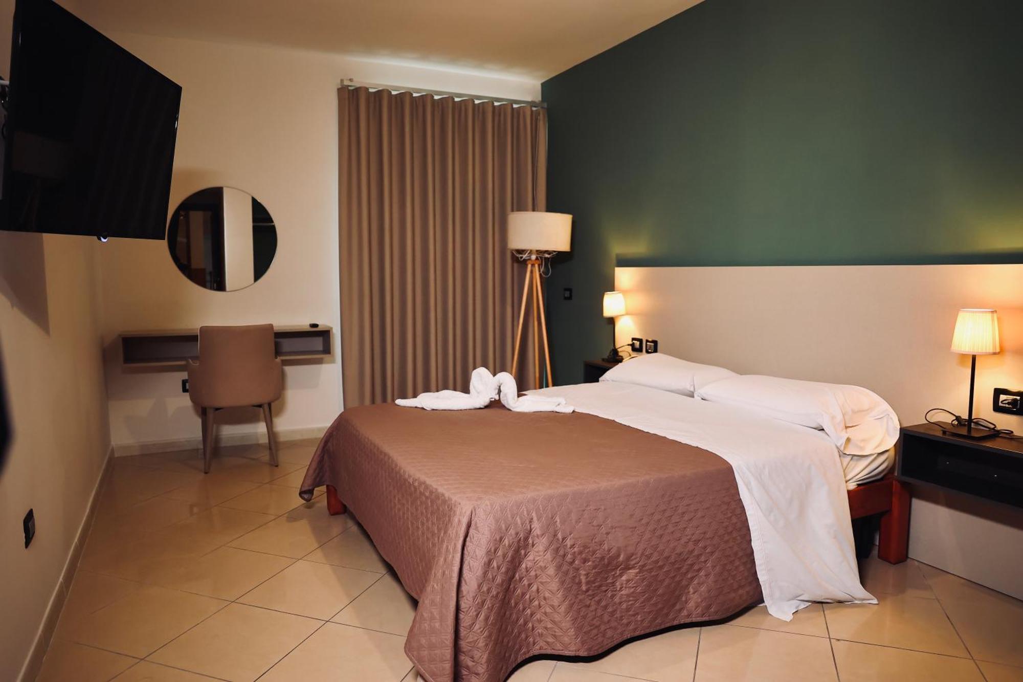 Hotel Futuro Aversa Bagian luar foto