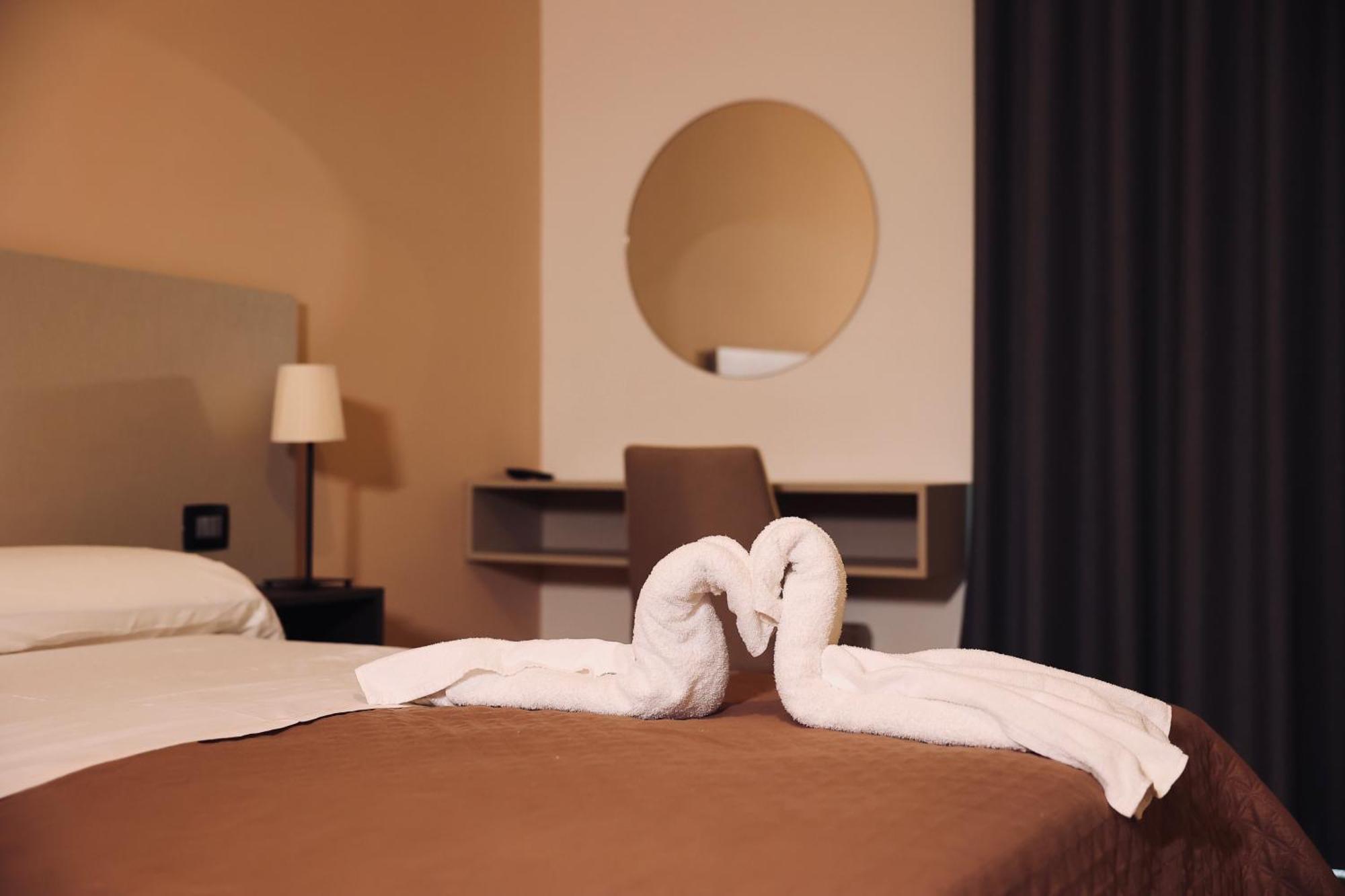 Hotel Futuro Aversa Bagian luar foto