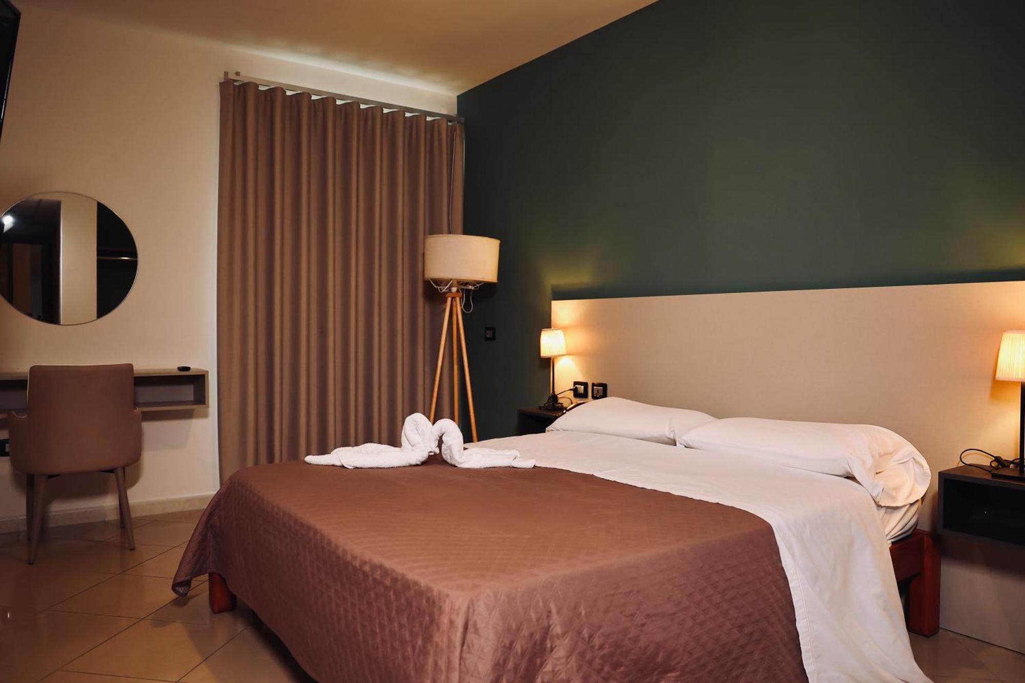 Hotel Futuro Aversa Bagian luar foto