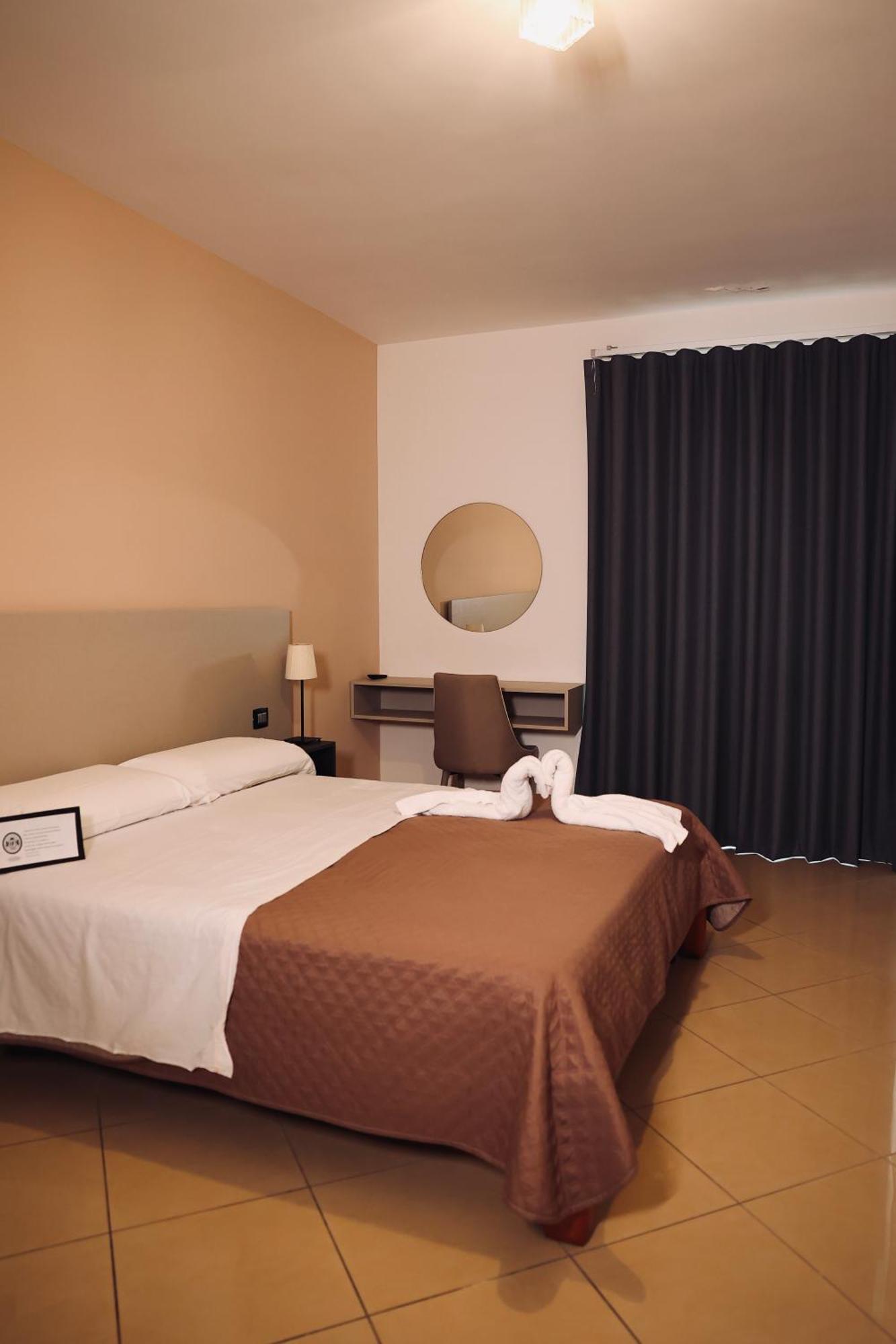 Hotel Futuro Aversa Bagian luar foto