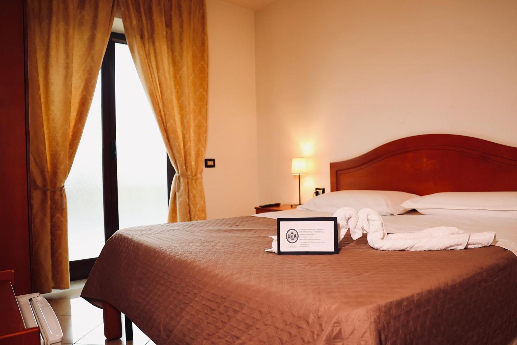 Hotel Futuro Aversa Bagian luar foto