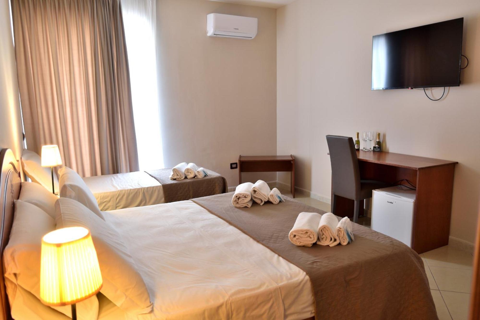 Hotel Futuro Aversa Bagian luar foto