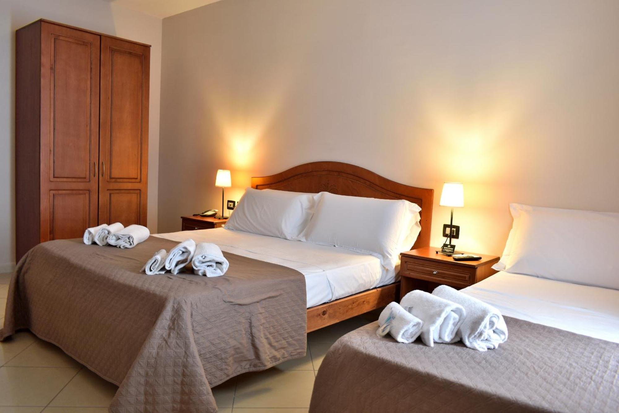 Hotel Futuro Aversa Bagian luar foto