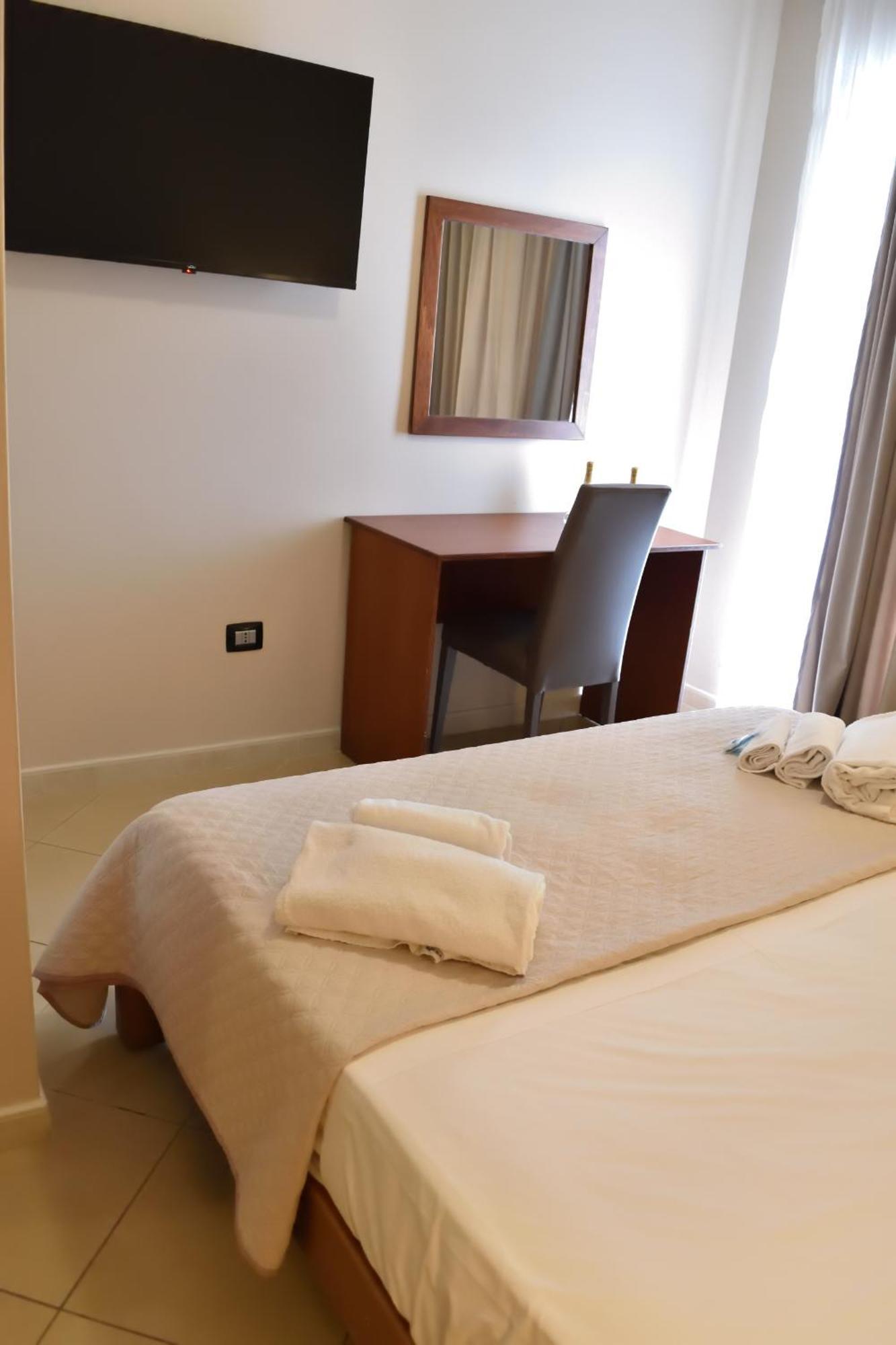 Hotel Futuro Aversa Bagian luar foto
