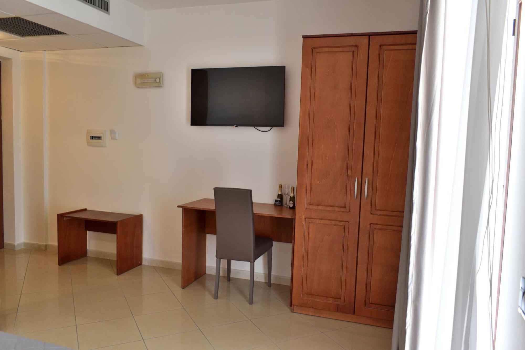 Hotel Futuro Aversa Bagian luar foto