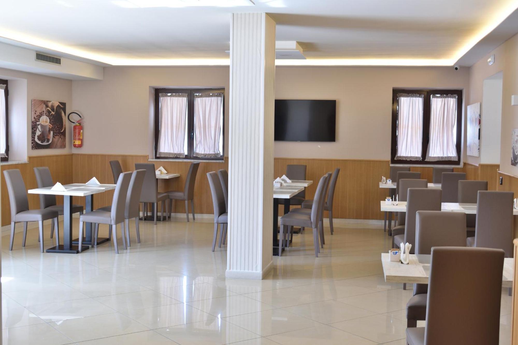 Hotel Futuro Aversa Bagian luar foto