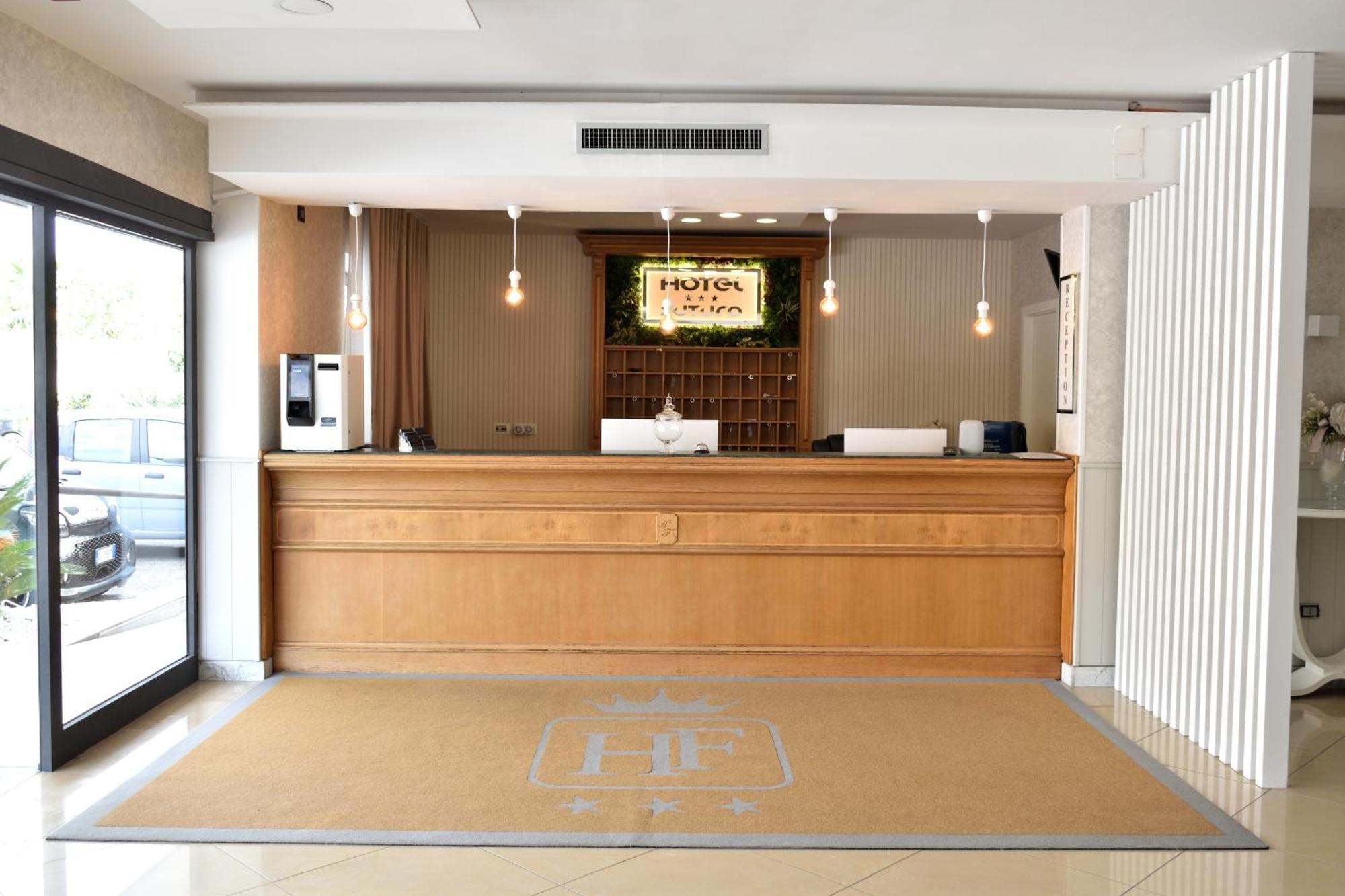 Hotel Futuro Aversa Bagian luar foto