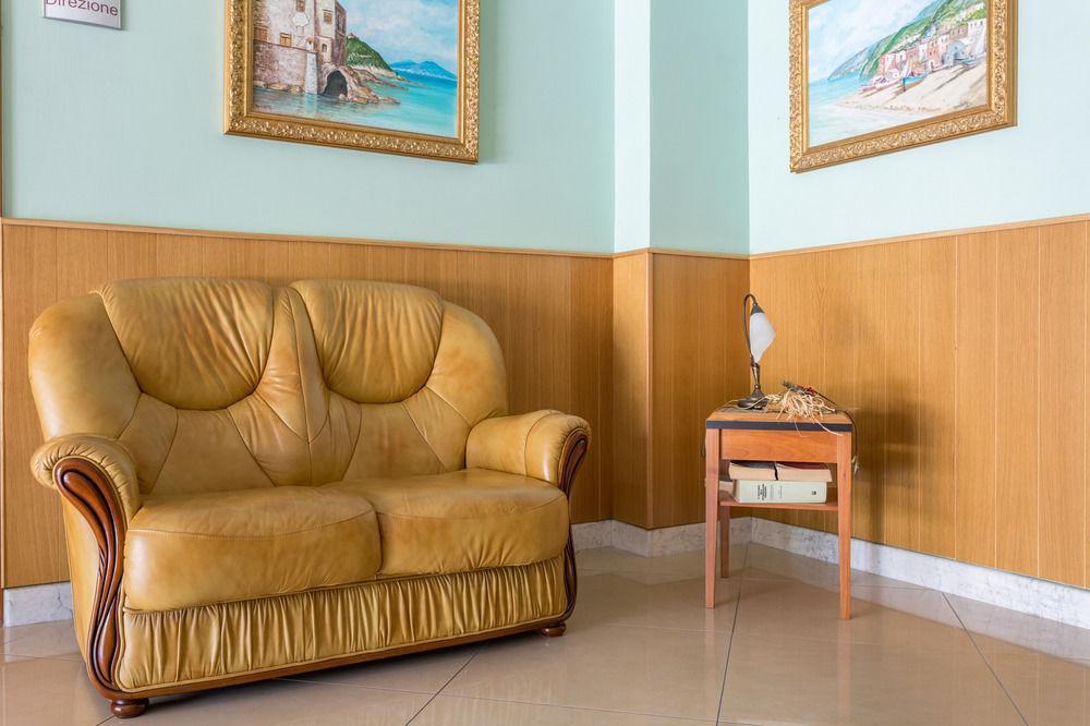 Hotel Futuro Aversa Bagian luar foto