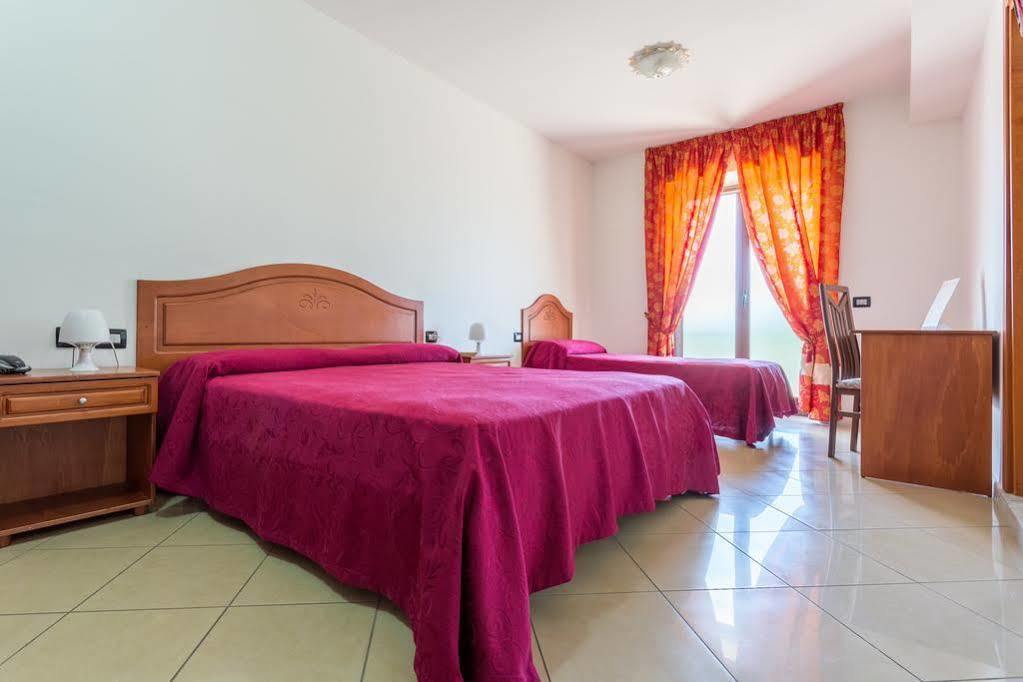 Hotel Futuro Aversa Bagian luar foto