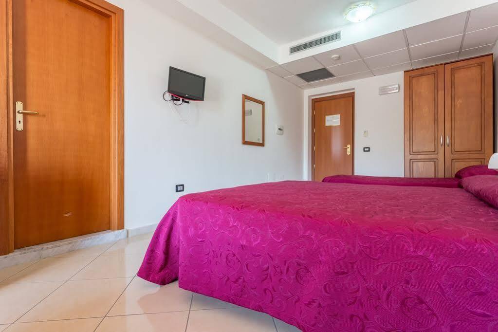 Hotel Futuro Aversa Bagian luar foto